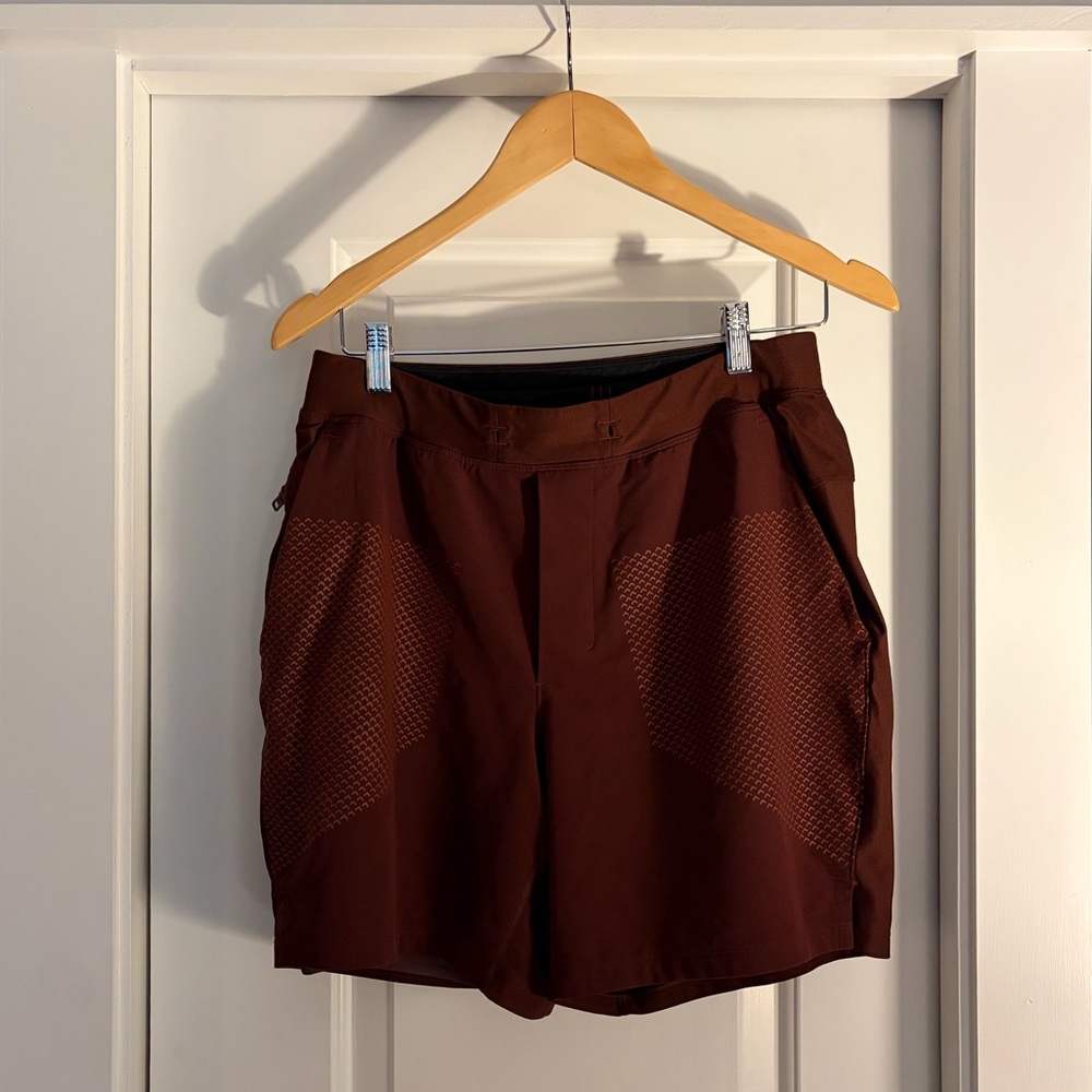 Lululemon x Barry’s Bootcamp Training Shorts Liner Men’s Medium Burgundy